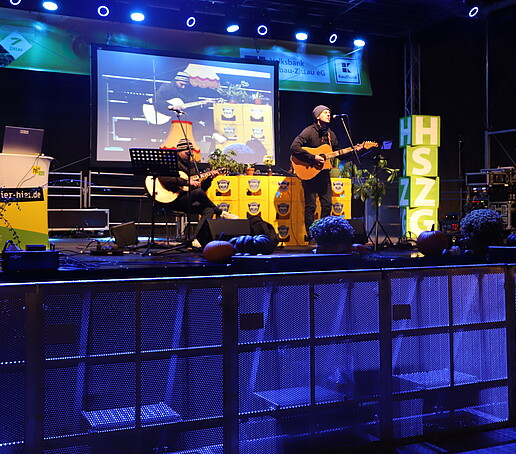 Band auf Bühne